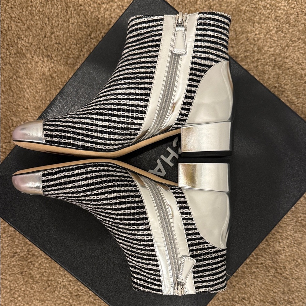 CHANEL Tweed & Silver Cap-Toe Ankle Boots – NEW WITH TAGS – Size 37.5/7,5US - Picture 6 of 10